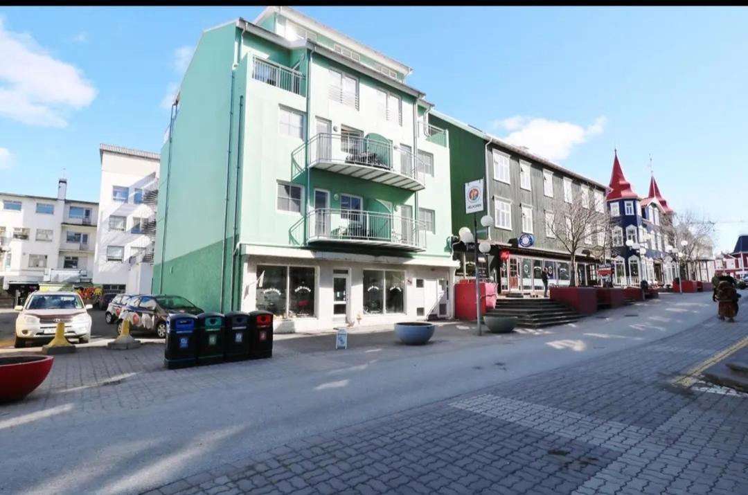 H3 Apartment - Cozy Downtown Apartment Акурейри Экстерьер фото